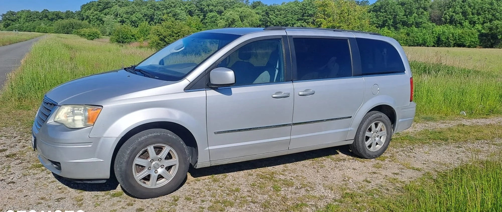 Chrysler Town &amp; Country cena 24900 przebieg: 213500, rok produkcji 2010 z Bochnia małe 67
